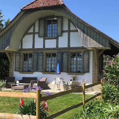 Freistehendes, Denkmalgeschutztes Stockli Bei Bern * Kirchlindach