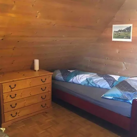 Dom wakacyjny Freistehendes, Denkmalgeschuetztes Stoeckli Bei Bern Kirchlindach