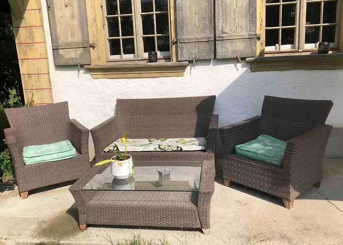 Freistehendes, Denkmalgeschuetztes Stoeckli Bei Bern